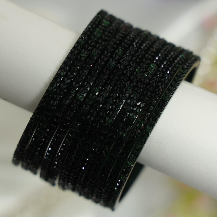 Zaaraa Heart-Cut Texture Glass Bangles – Black