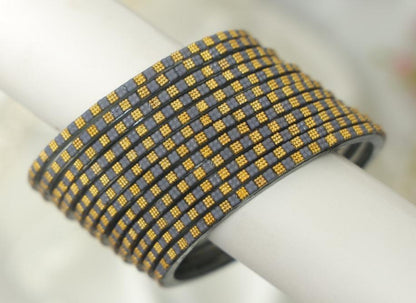 Zaaraa  Golden Grid Glass Bangles – Charcoal Grey