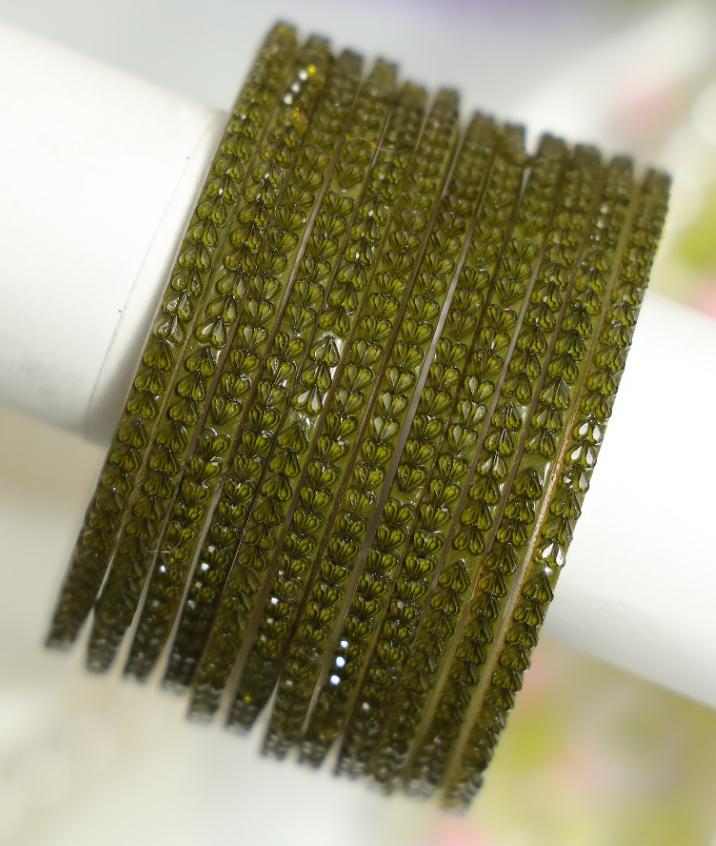 Zaaraa Heart-Cut Texture Glass Bangles – Olive Green