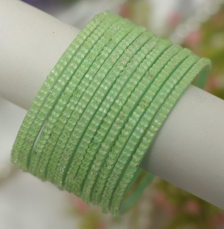 Zaaraa  Heart-Cut Texture Glass Bangles – Mint Green