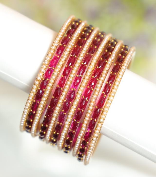 Zaaraa Ruby Raindrop Mixing With Pearl Glass Bangles
